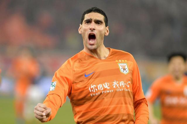 星空官网-费莱尼公开回应：不退役还想踢2年 已有欧洲队报价